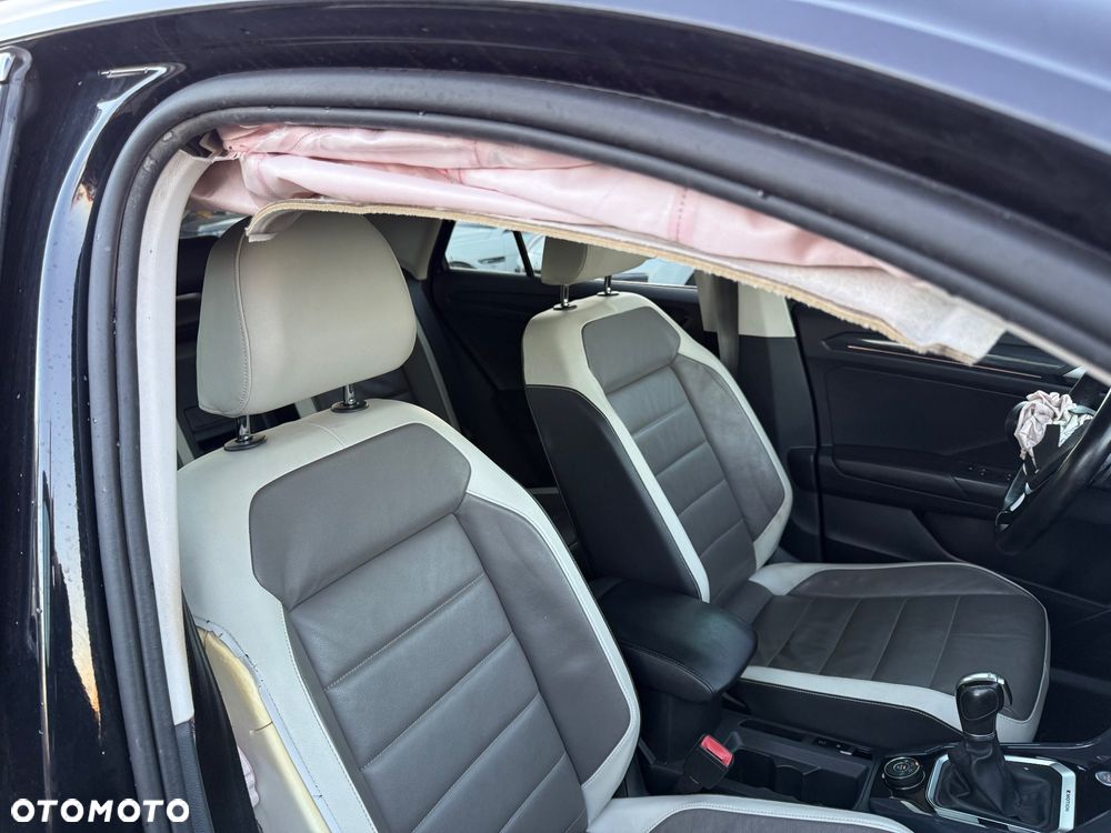 Volkswagen T-Roc - 25