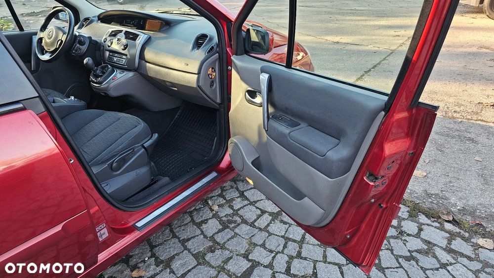 Renault Scenic 1.6 16V Emotion - 18