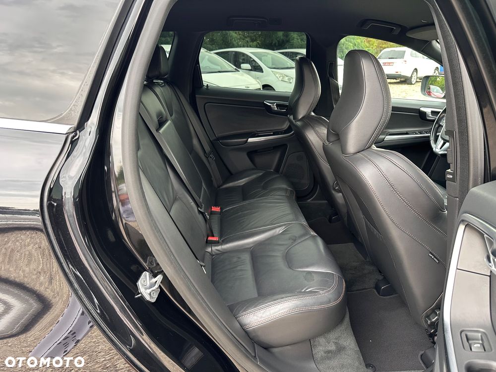 Volvo XC 60 D5 AWD Geartronic Summum - 11