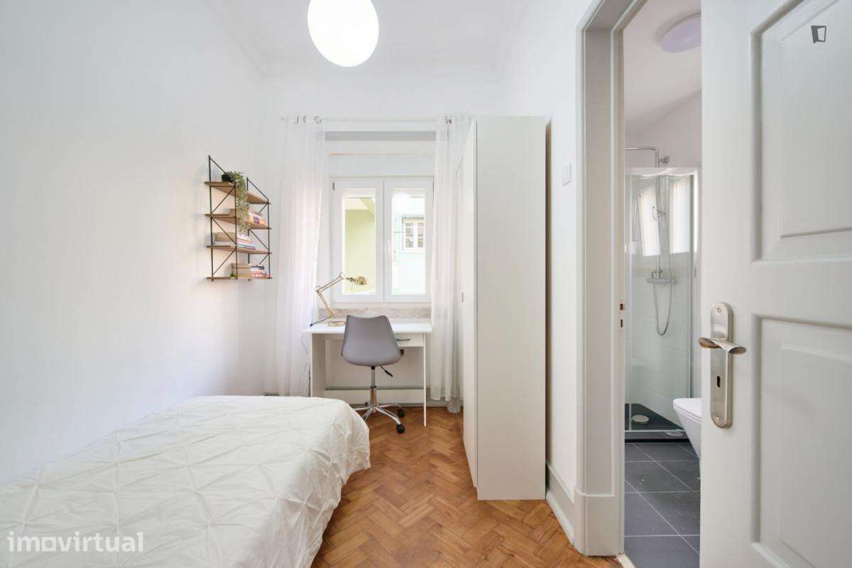 Quarto - localizado em Alameda Lisbon - Grande imagem: 2/31