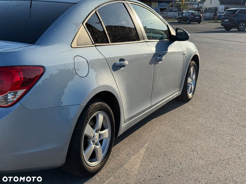 Chevrolet Cruze 1.6 - 10