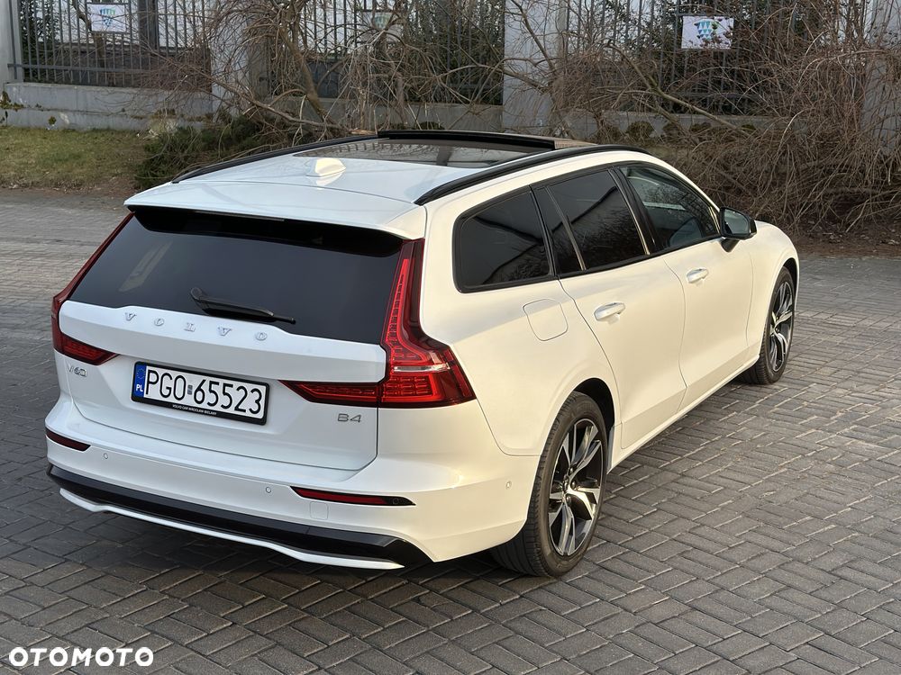 Volvo V60 B4 B DKG Plus Dark - 22