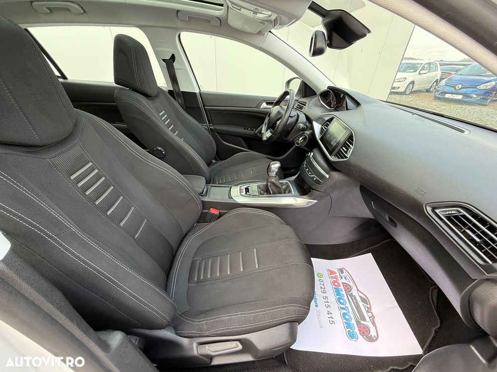 Peugeot 308 1.2 L PureTech Turbo Allure - 6