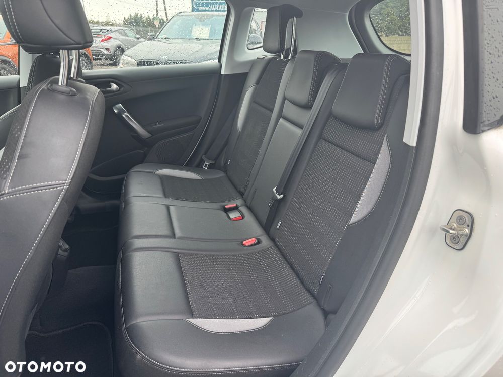 Peugeot 2008 1.2 Pure Tech GPF Allure S&S - 16