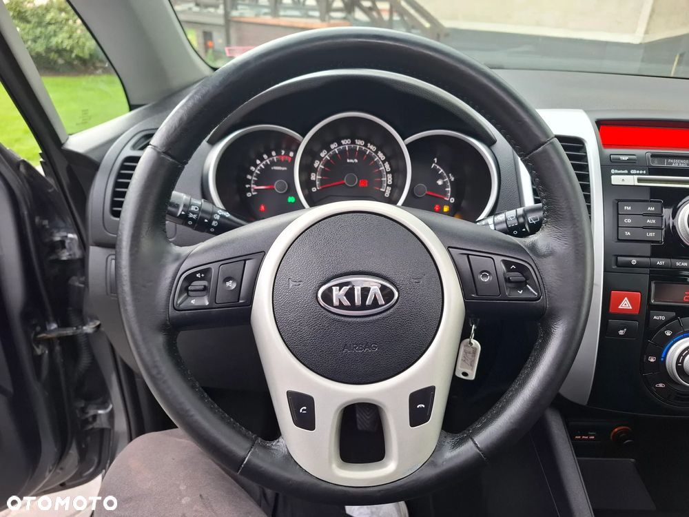 Kia Venga - 12