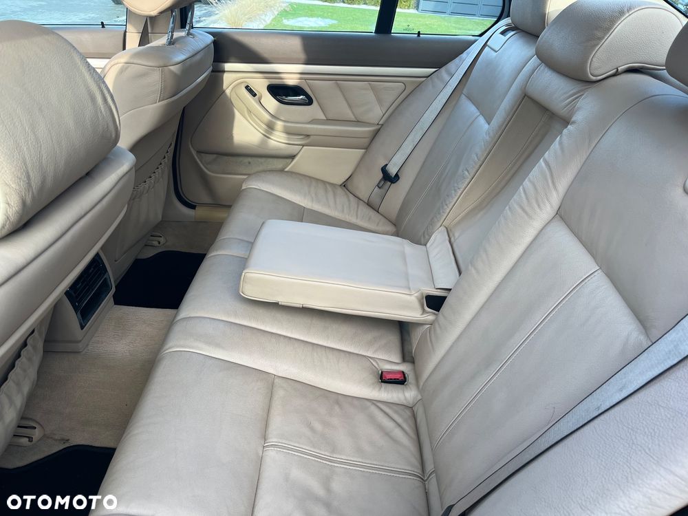 BMW Seria 5 528i - 11