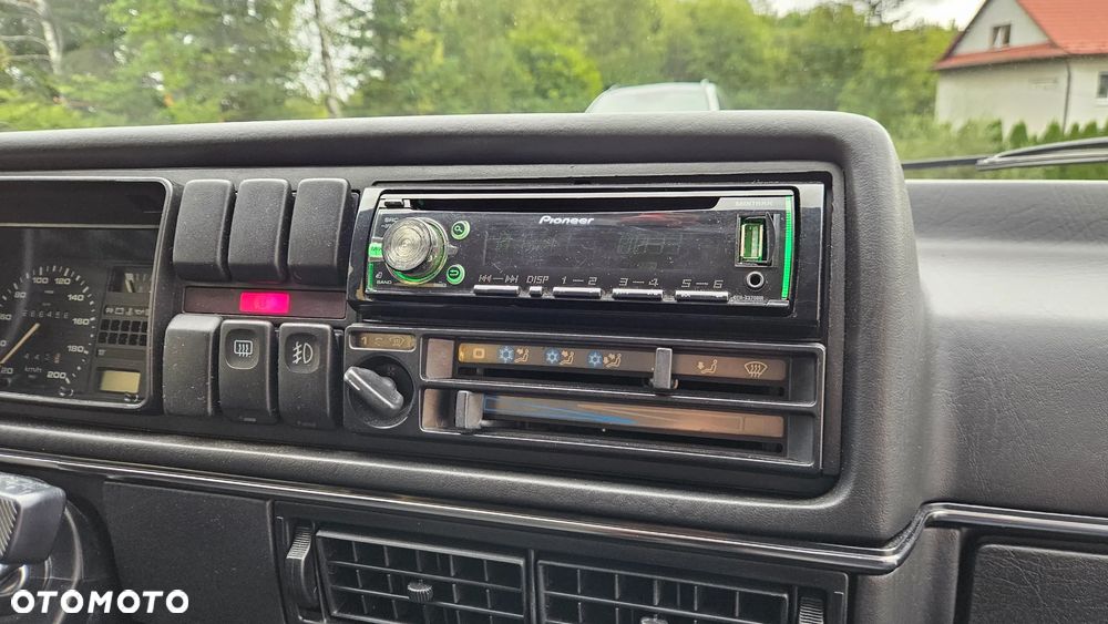 Volkswagen Golf 1.6 GL D - 18