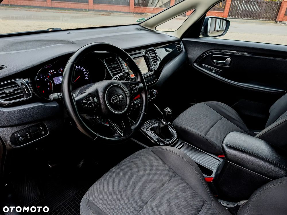 Kia Carens - 38