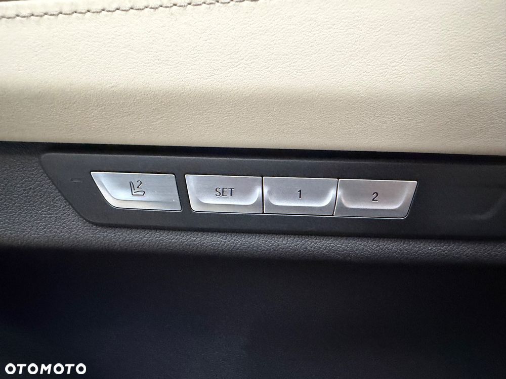 BMW Seria 7 740d xDrive - 25