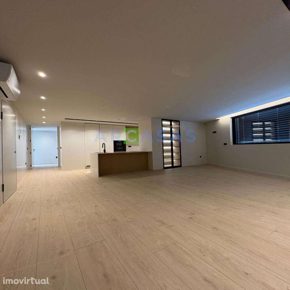 Apartamento T1 com varanda, lugar de garagem e arrumos em São Cosme, G - Grande imagem: 3/20