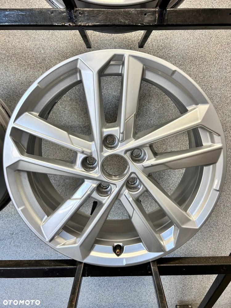 4 FELGI ALU. AUDI A3, S3 8Y0, VW T-ROC 17'' E6,5J  ET43 - 11