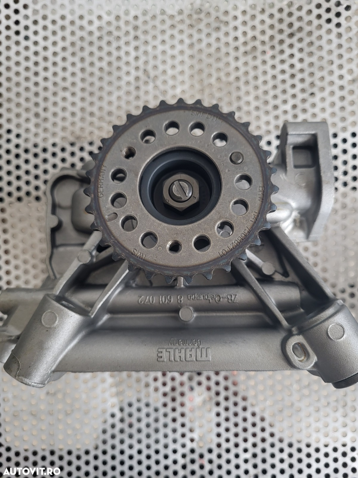 Pompa Ulei Aproape Noua Bmw X5 X6 G05 G11 G12 G15 G16 G30 Benzina Motor N63B44D Cod - 7