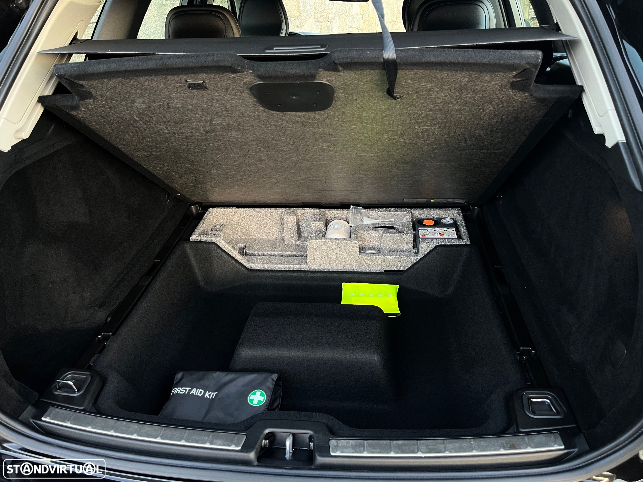 Volvo XC 60 2.0 D4 Momentum AWD Geartronic - 48
