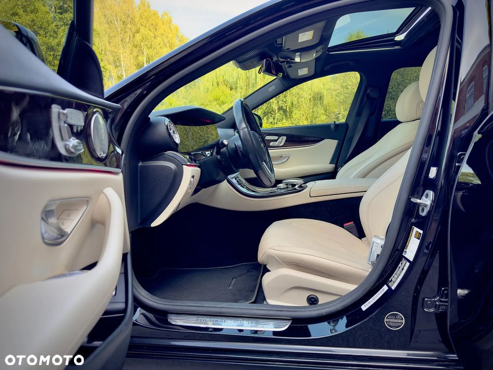 Mercedes-Benz Klasa E 300 9G-TRONIC AMG Line - 19