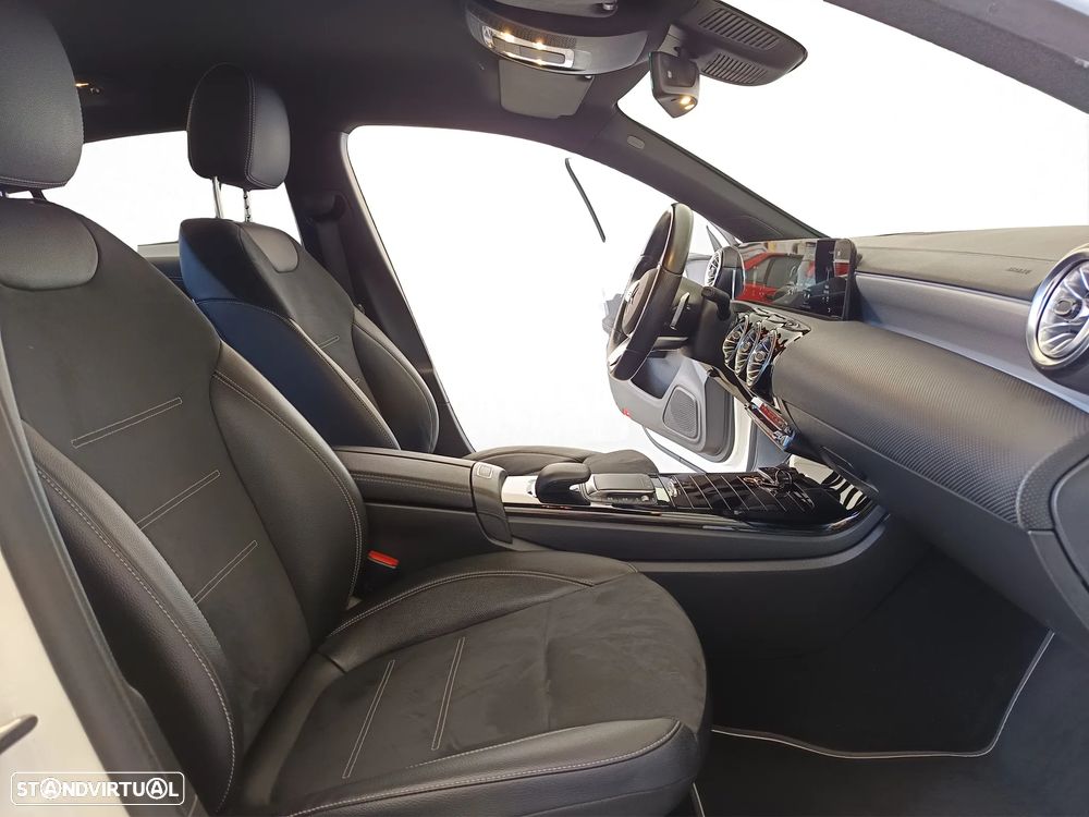 Mercedes-Benz A 250 Limousine e AMG Line - 19