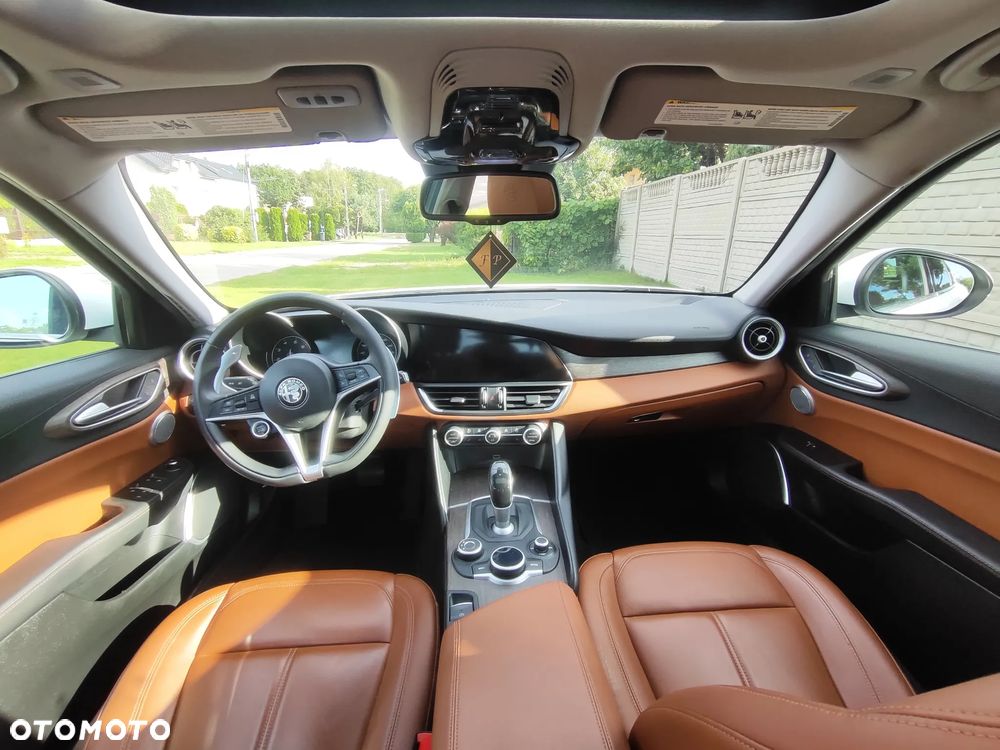 Alfa Romeo Giulia 2.0 Turbo 16V AT8-Q4 Ti - 8