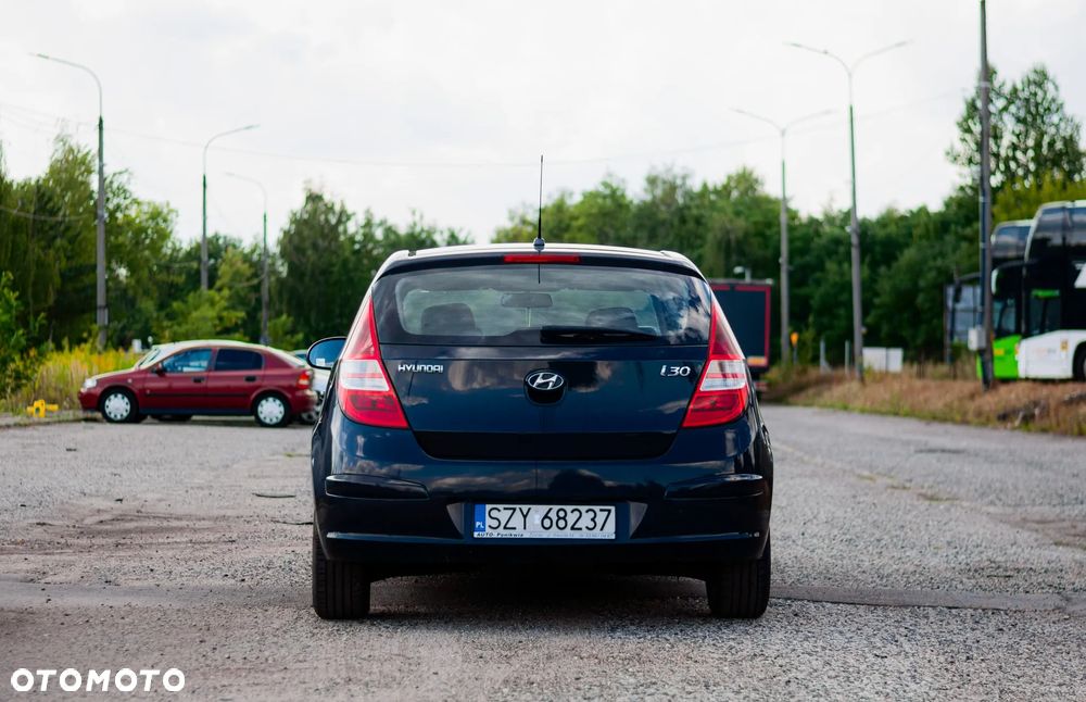 Hyundai i30 1.4 Comfort EU5 - 16