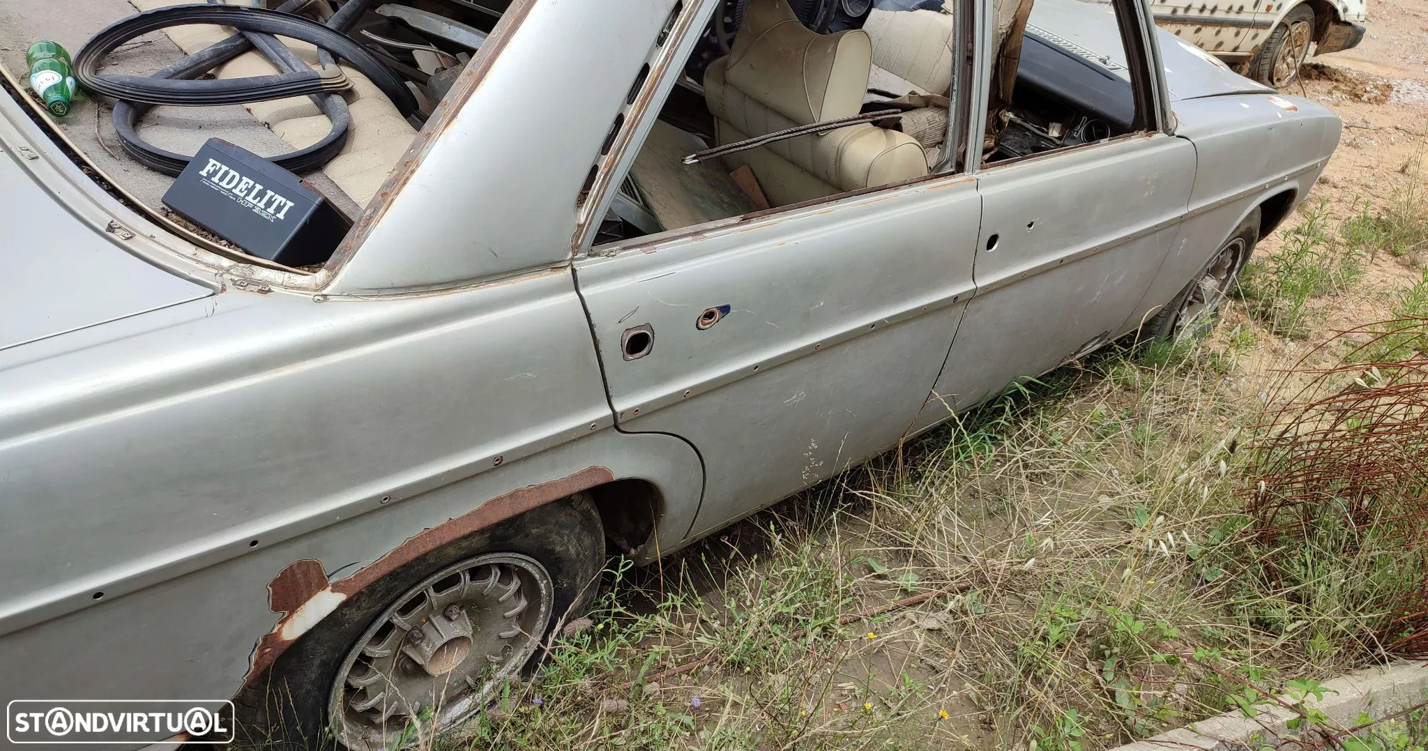 Mercedes 220D/8 1974 Para Peças - 4