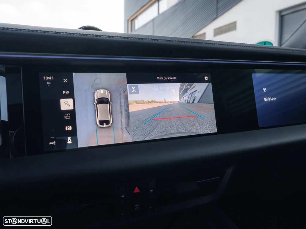 Porsche Macan Electric 4 - 32