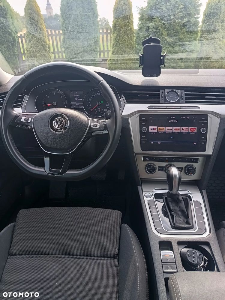 Volkswagen Passat 2.0 TDI SCR DSG Business - 14