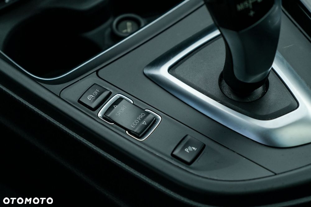 BMW Seria 3 320d Sport Line - 25