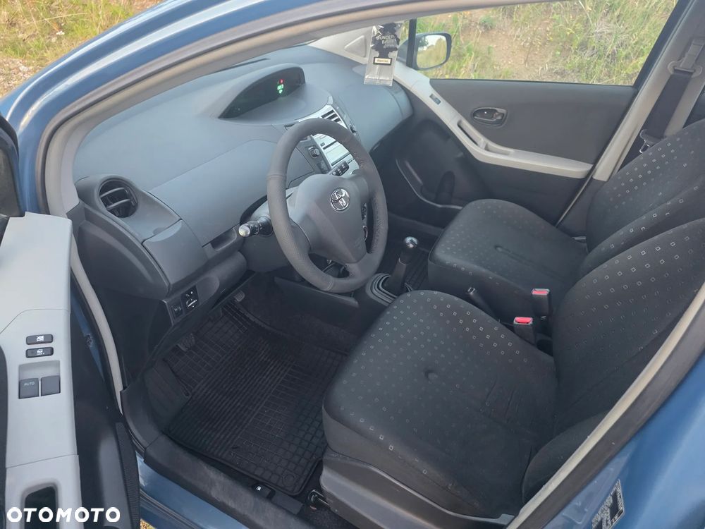 Toyota Yaris - 12