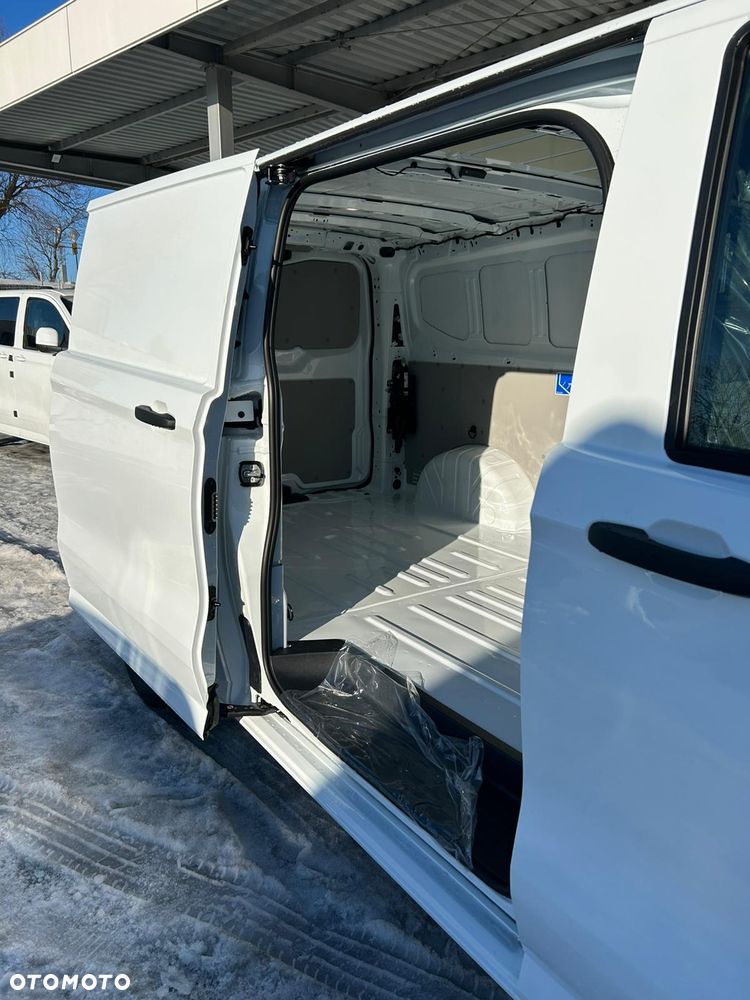 Volkswagen Transporter FURGON T7 - 18