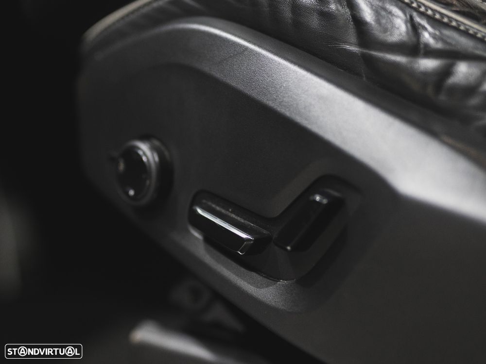 Volvo XC 90 2.0 D4 R-Design - 26
