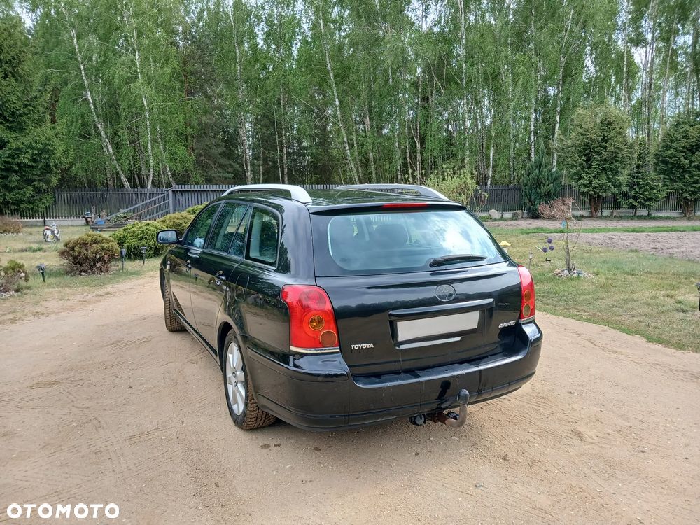 Toyota Avensis - 2