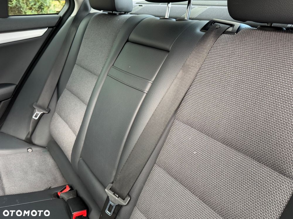 Mercedes-Benz Klasa C 180 BlueEFFICIENCY 7G-TRONIC Avantgarde - 23