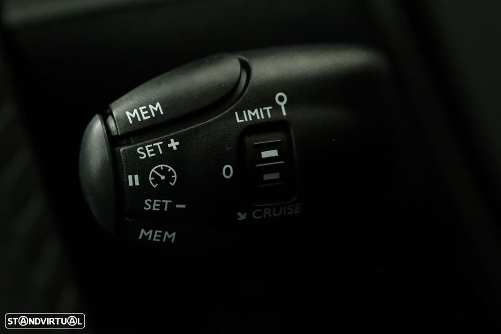 Peugeot 2008 1.2 PureTech Allure - 16