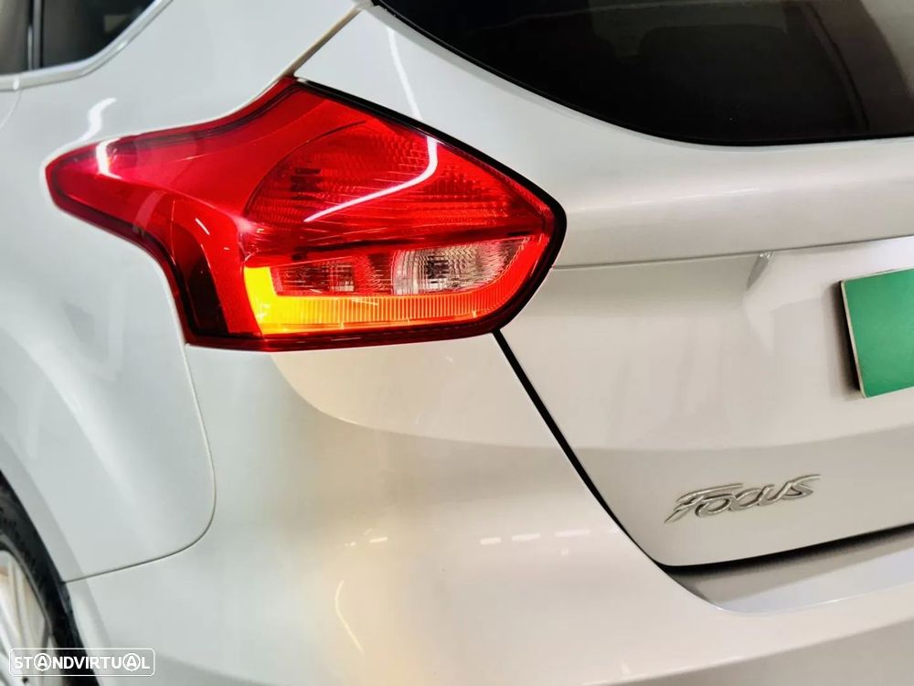 Ford Focus 1.0 EcoBoost S&S ACTIVE X - 16
