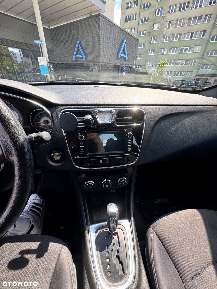 Chrysler 200 - 12