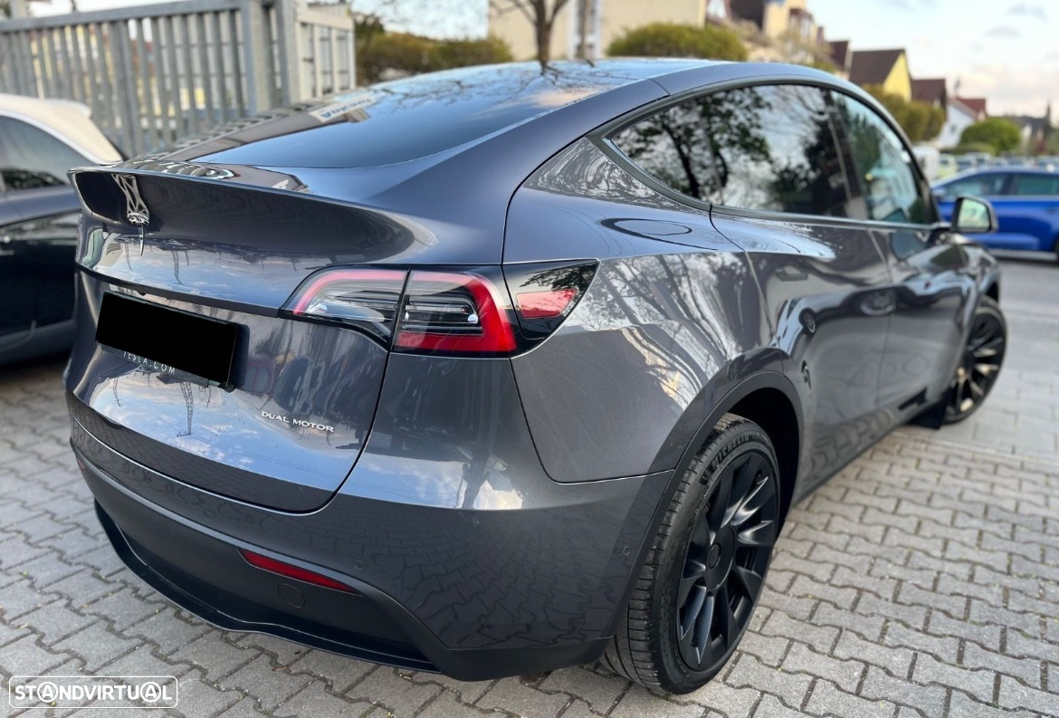 Tesla Model Y Long Range Dual Motor AWD - 2