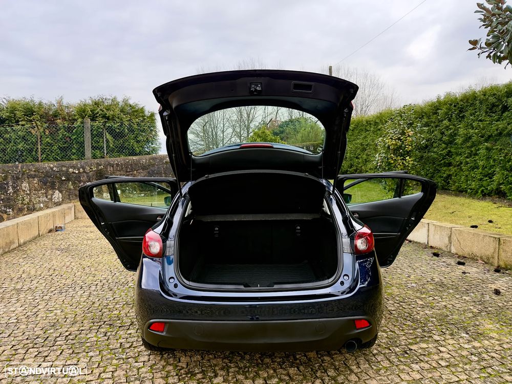 Mazda 3 1.5 Sky-D Excellence Navi - 23