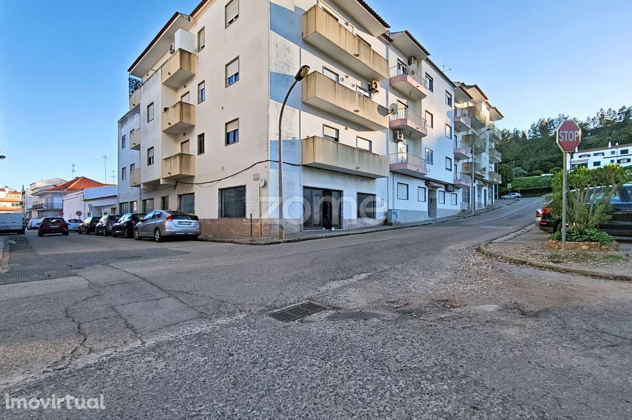 Loja no centro de São Bartolomeu de Messines com 216m2 - Grande imagem: 2/28