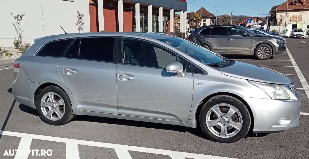 Toyota Avensis - 8