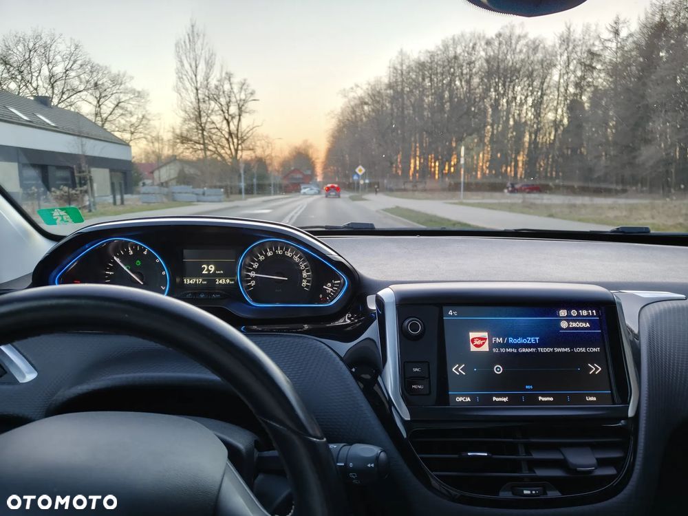 Peugeot 2008 1.2 VTi Allure - 3