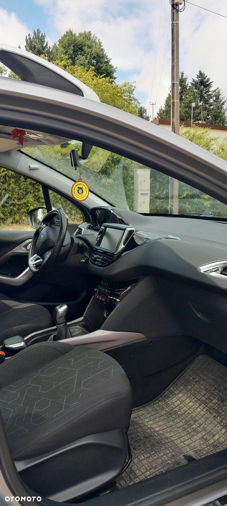Peugeot 2008 1.2 Pure Tech GPF Allure S&S - 6