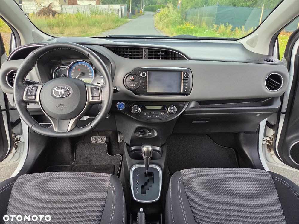 Toyota Yaris Hybrid 100 Dynamic EU6 - 13