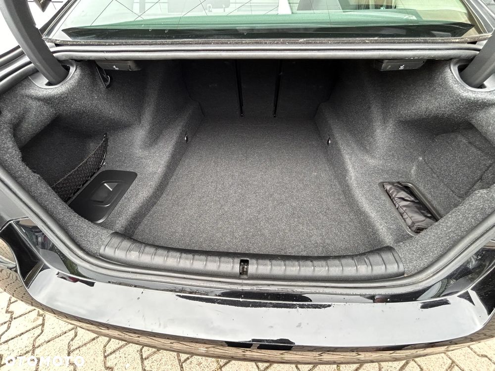 BMW Seria 5 520d xDrive MHEV - 13