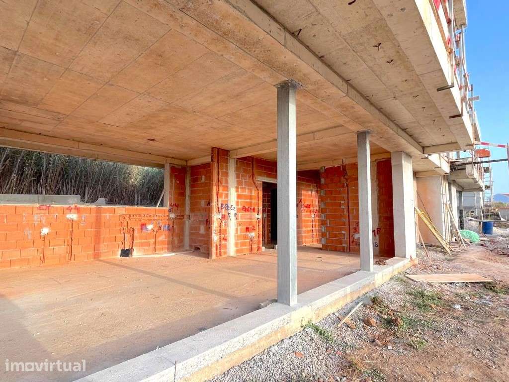 Moradia contemporânea T4 com piscina e vista mar, a 4 minutos da pr... - Grande imagem: 3/18