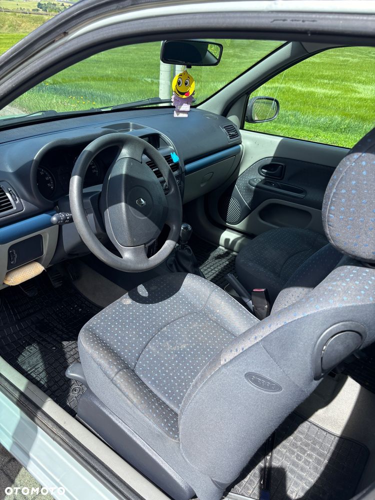 Renault Clio 1.2 16V Emotion - 9