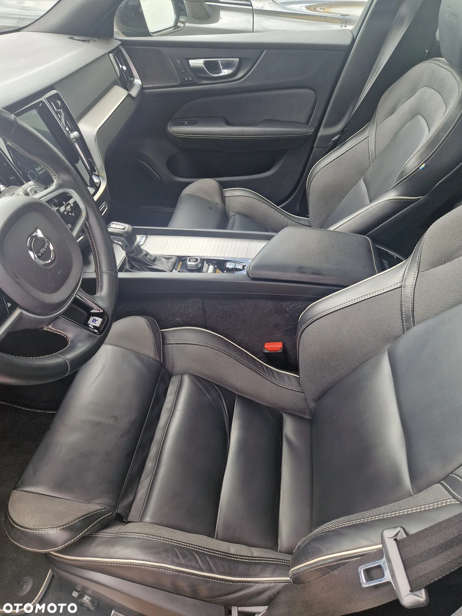 Volvo S60 T5 R-Design - 10