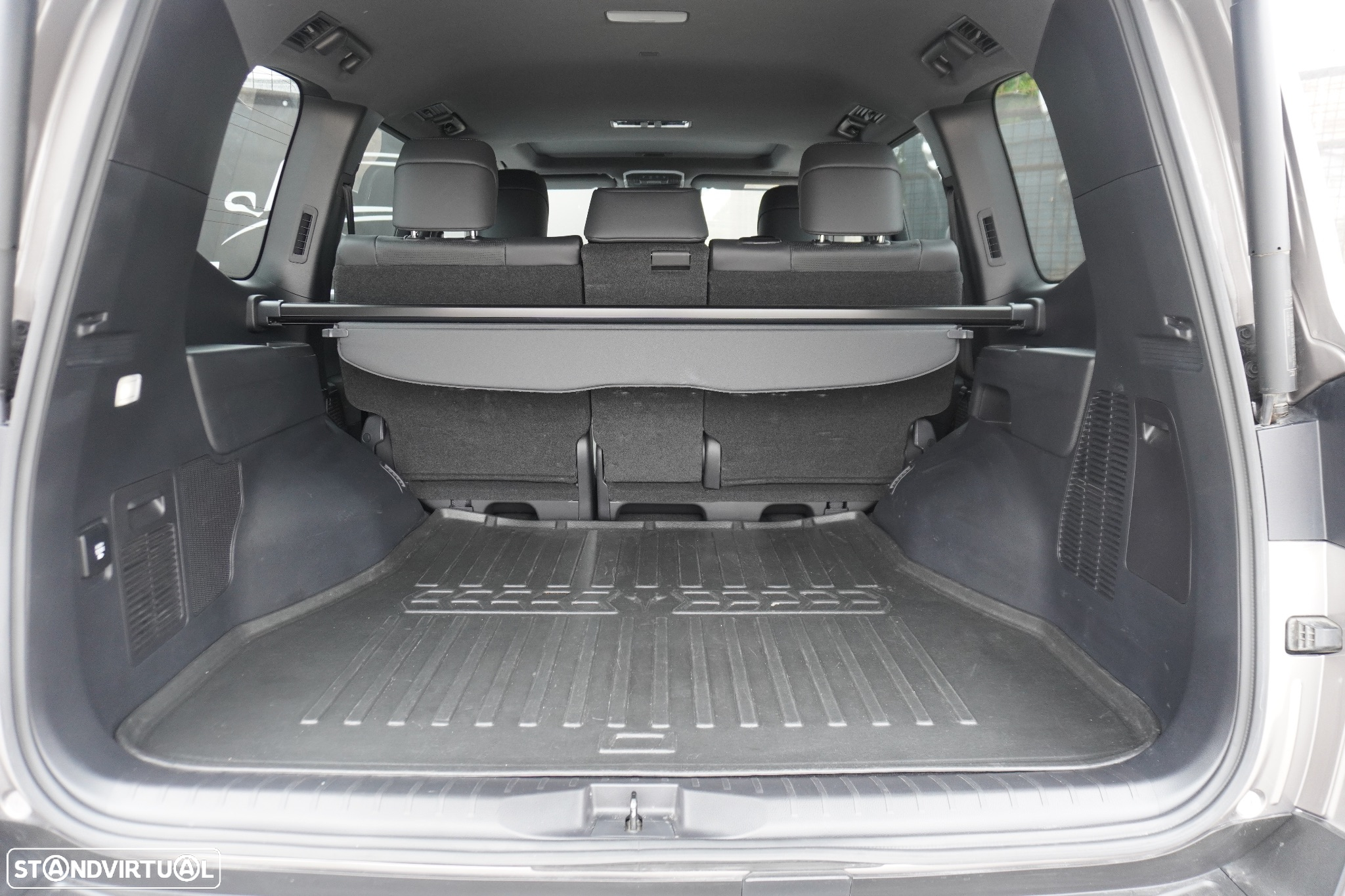 Toyota Land Cruiser - 35