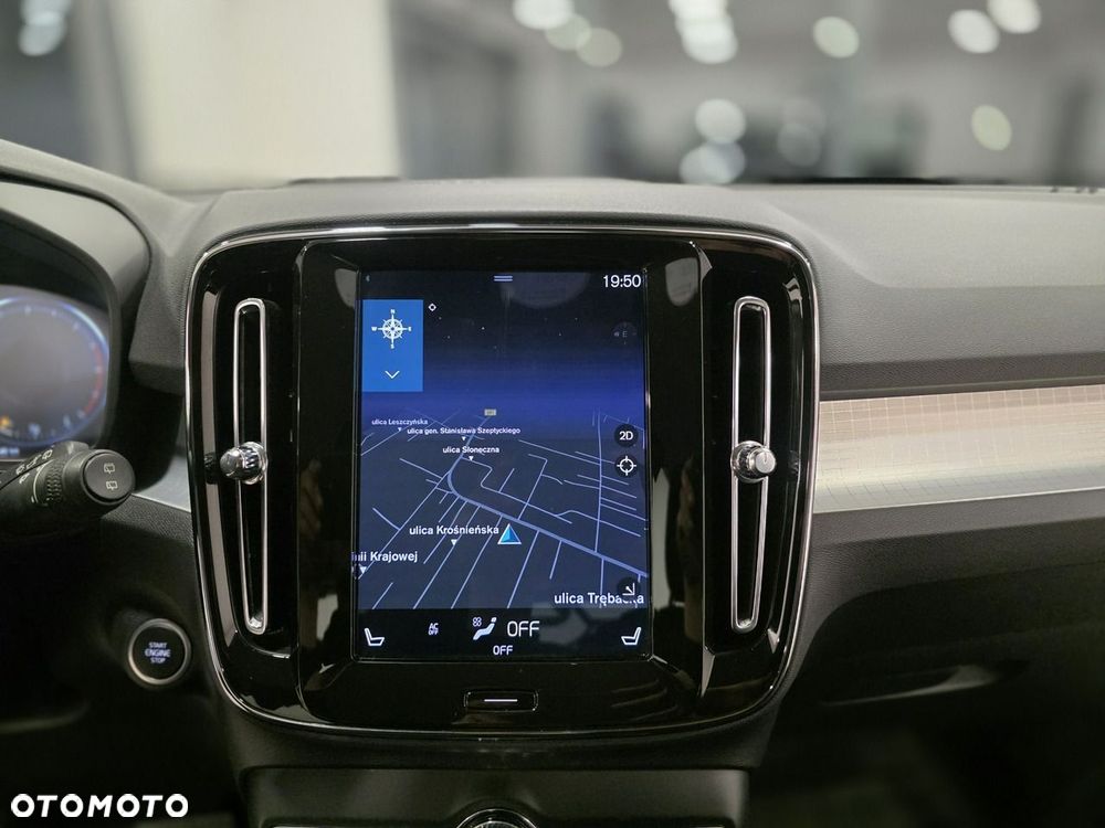 Volvo XC 40 D4 AWD Geartronic Momentum Pro - 32