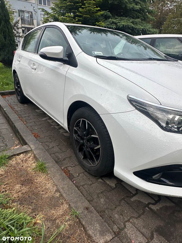 Toyota Auris 1.6 Premium - 2