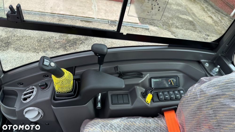 Volvo EXCAVATOR EC18E / rok 2025 / komplet 3 łyżek / skarpówka hydrauliczna / kupiona u dealera w Polsce / - 14