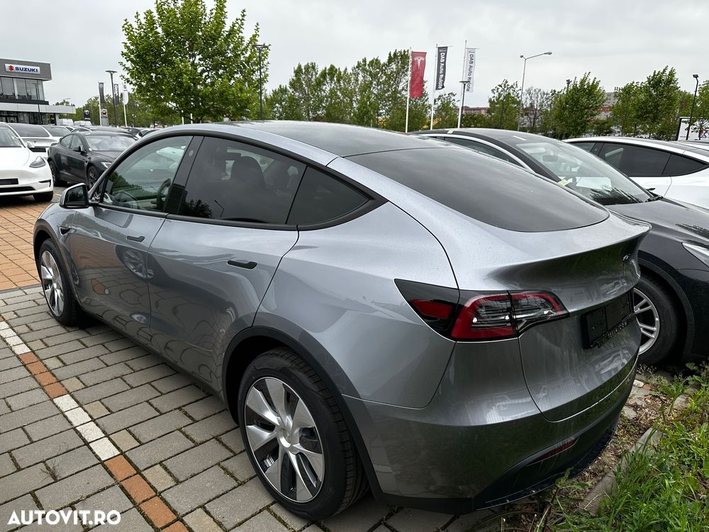 Tesla Model Y AWD Performance - 3