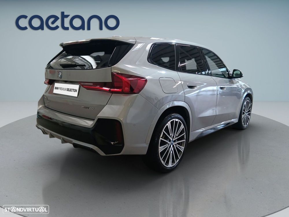 BMW iX1 eDrive20 Pack Desportivo M - 7